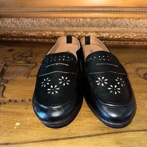 Angel Steps Women’s Black Flats Bella Floral Mule Shoes Size 10 M BRAND NEW